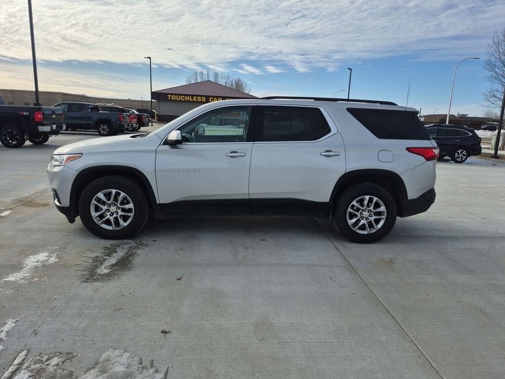 Used 2021 Chevrolet Traverse 1LT with VIN 1GNEVGKW6MJ138862 for sale in Warroad, Minnesota