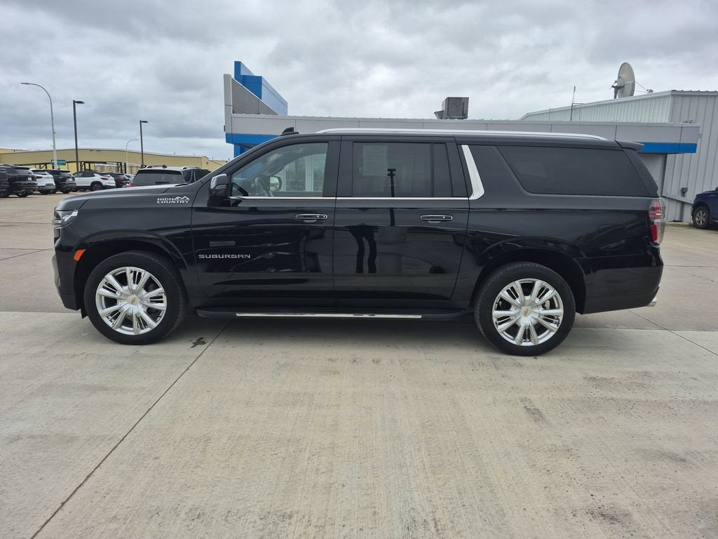 Used 2022 Chevrolet Suburban High Country with VIN 1GNSKGKL4NR307300 for sale in Warroad, Minnesota