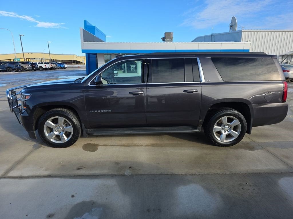 Used 2017 Chevrolet Suburban LT with VIN 1GNSKHKC4HR235220 for sale in Warroad, Minnesota